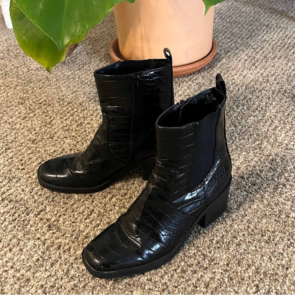 Bleecker and Bond black chunky boot